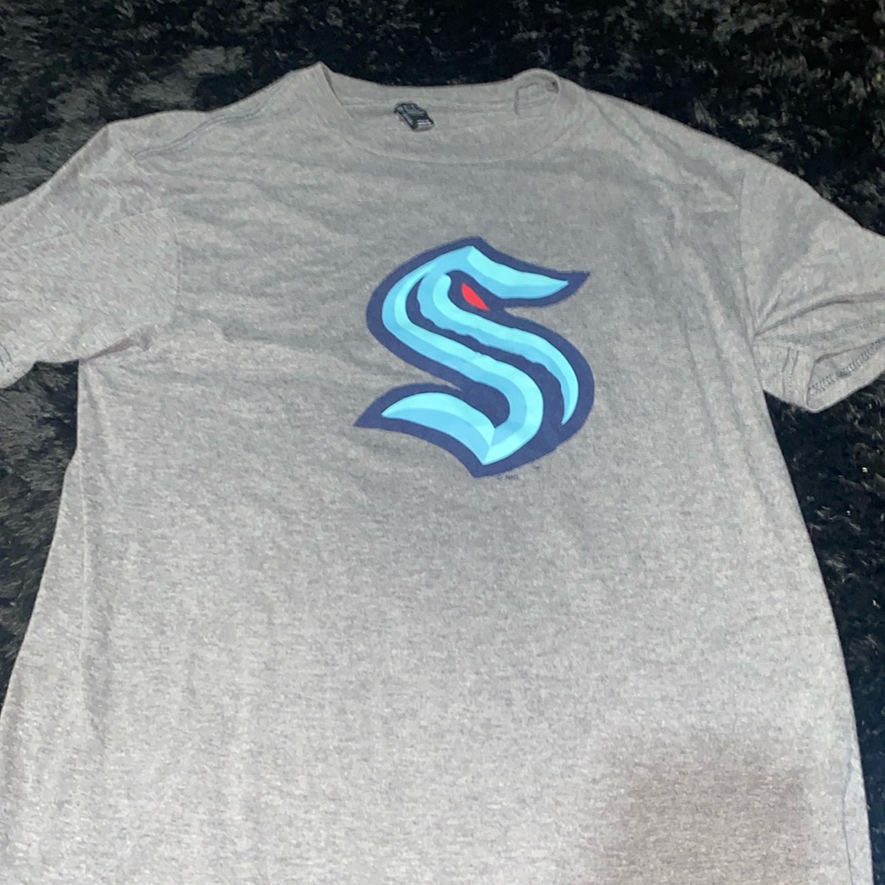 Gray kraken and T-shirt